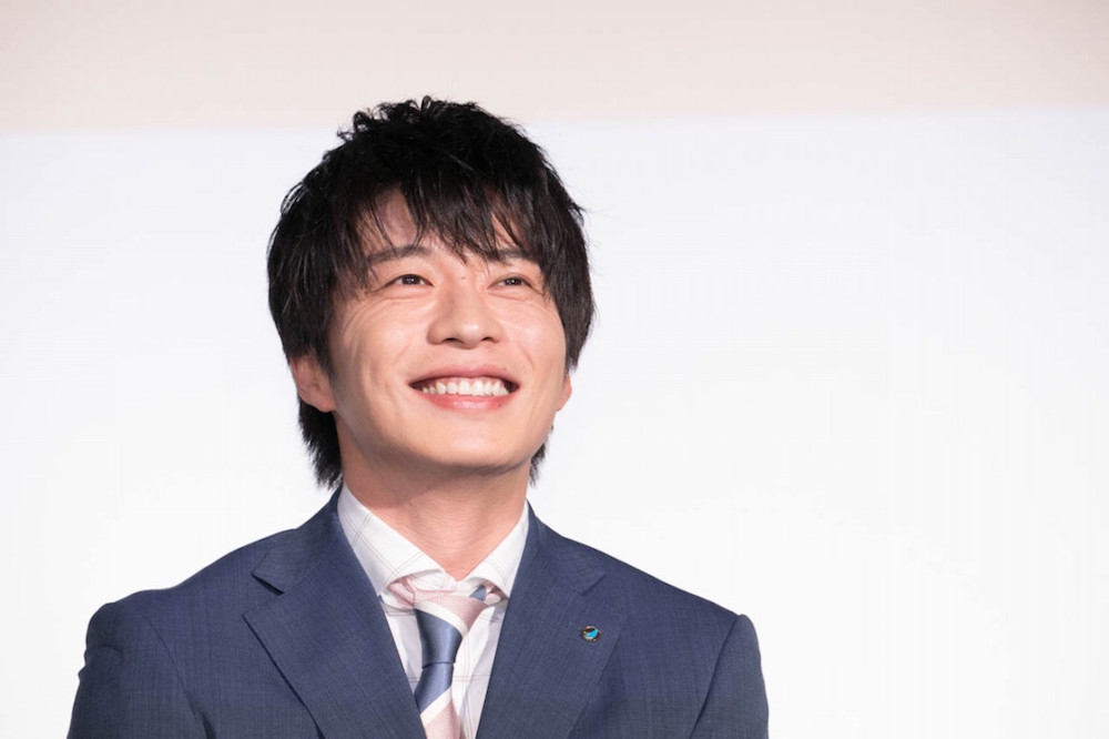 4月21日からスタートする土曜ナイトドラマ『おっさんずラブ』(テレビ朝日系)の公式Instagramに、同ドラマで主演を務める俳優の田中圭が登場。\u201cかっこよすぎる\u201d田中の